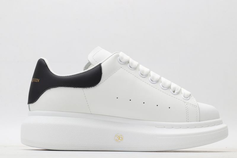 MCQUEEN OVERSIZED SNEAKER