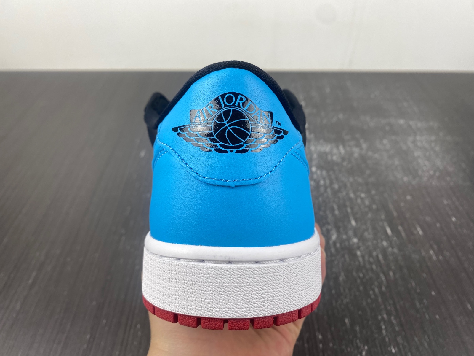 Air Jordan 1 Low OG UNC to Chicago CZ0775-046