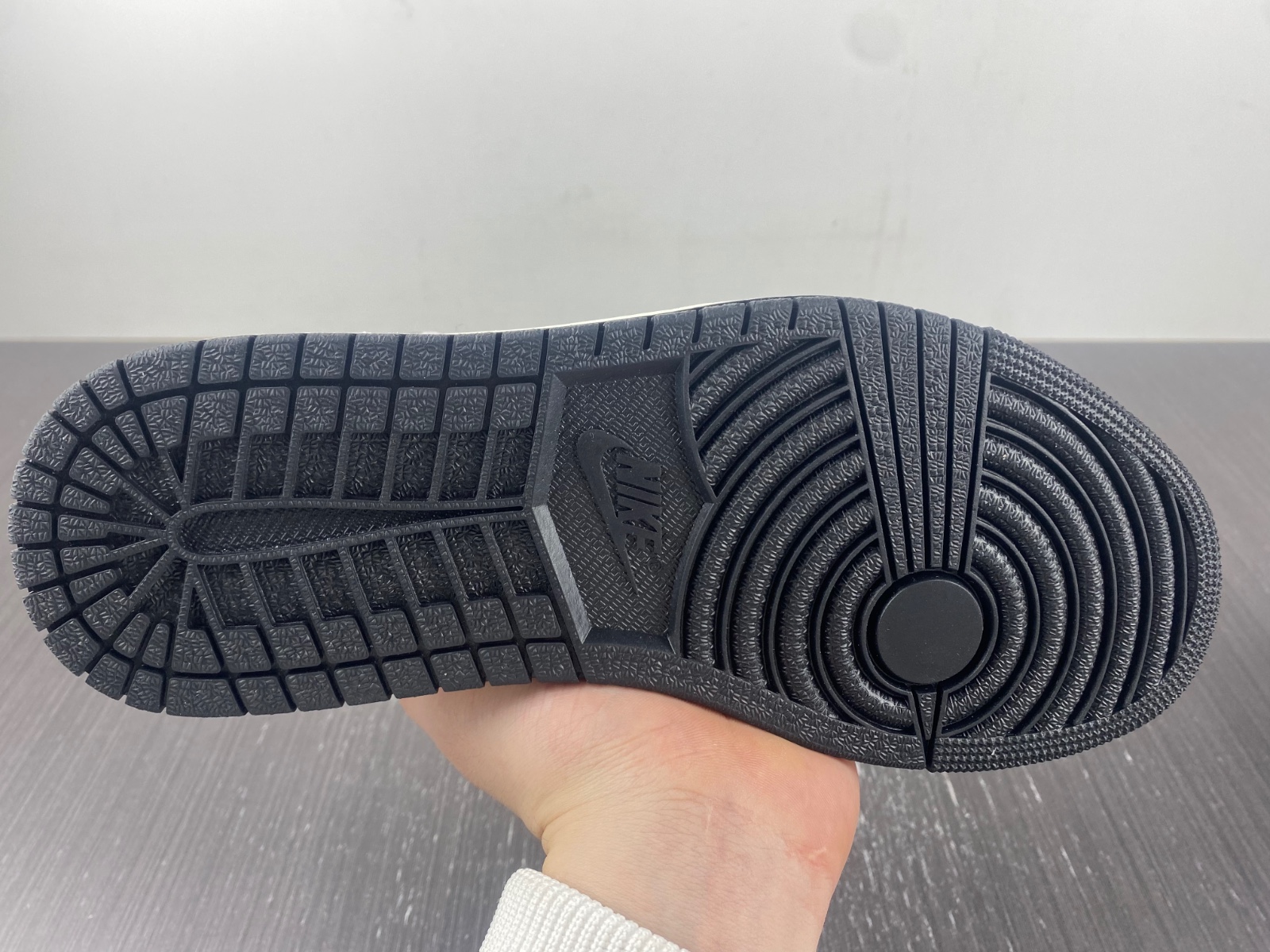 Air Jordan 1 High OG "Skyline" DX0054-805