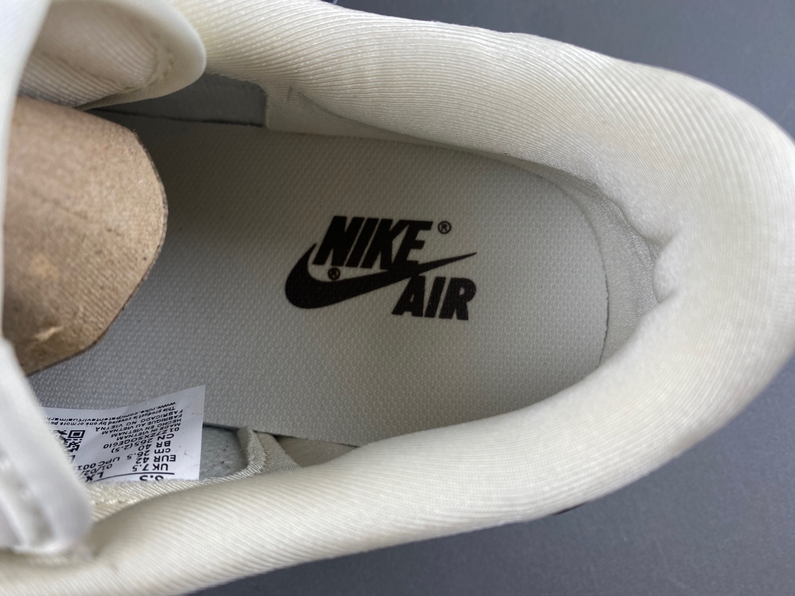 Travis Scott x Air Jordan 1 Low OG   LX1988-100