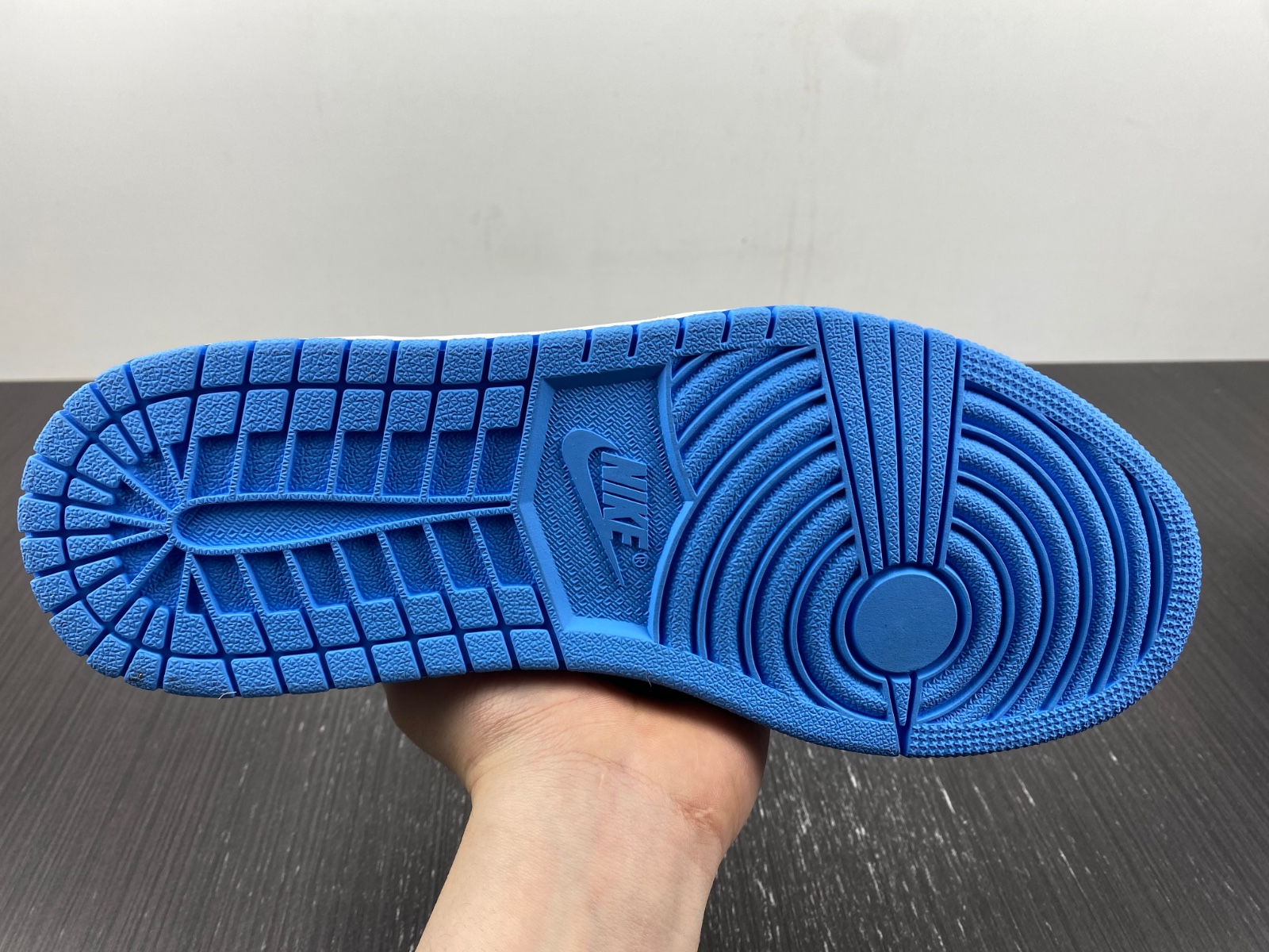 Air Jordan 1 Retro High OG "University Blue" DZ5485-400