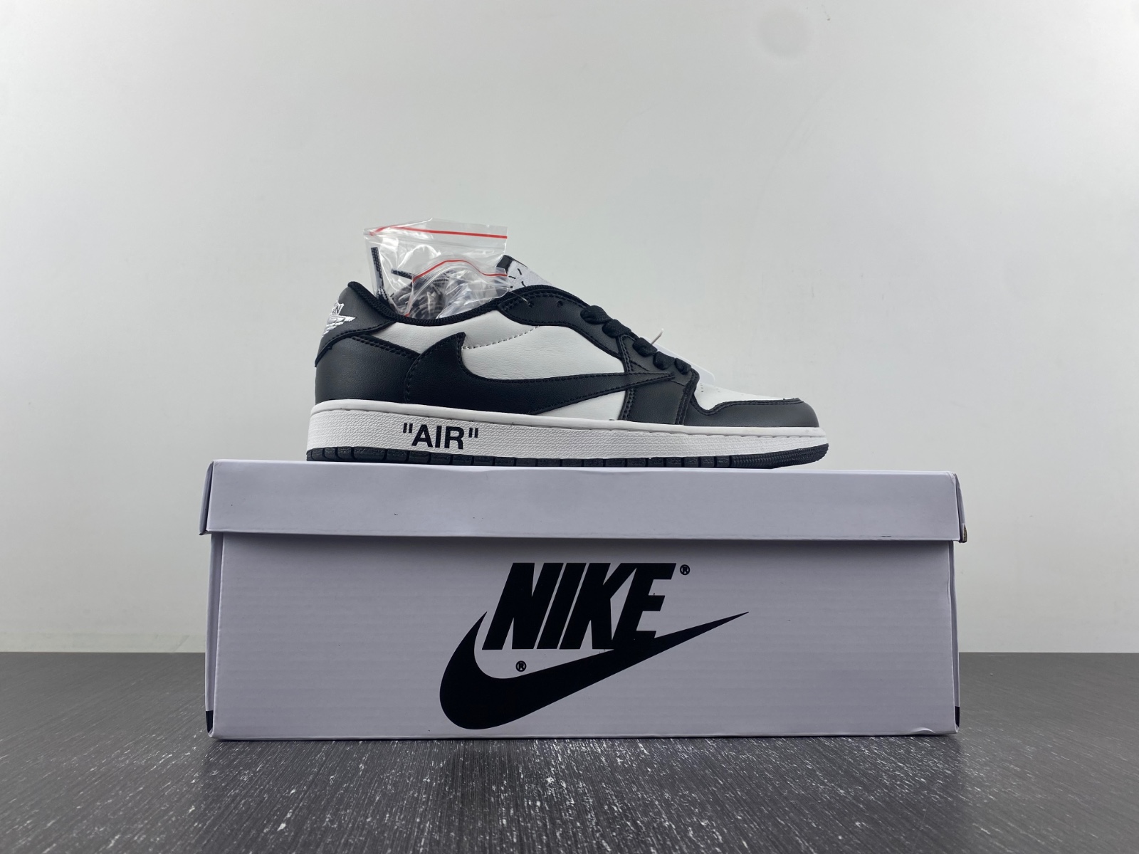OFF-WHITE x Travis Scott x Air Jordan 1 custom