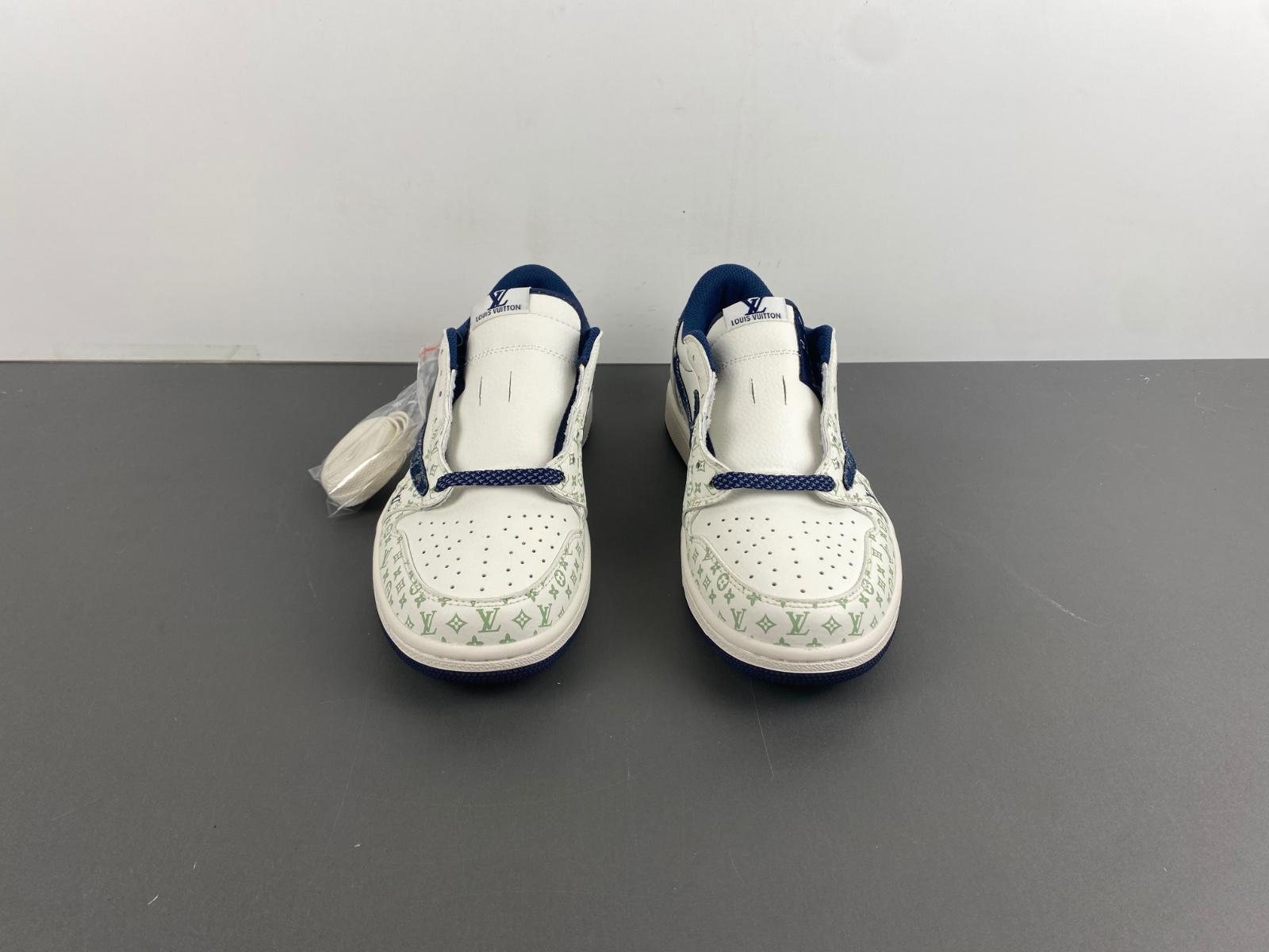 Travis Scott x Air Jordan 1 Low OG  SJ2968-004