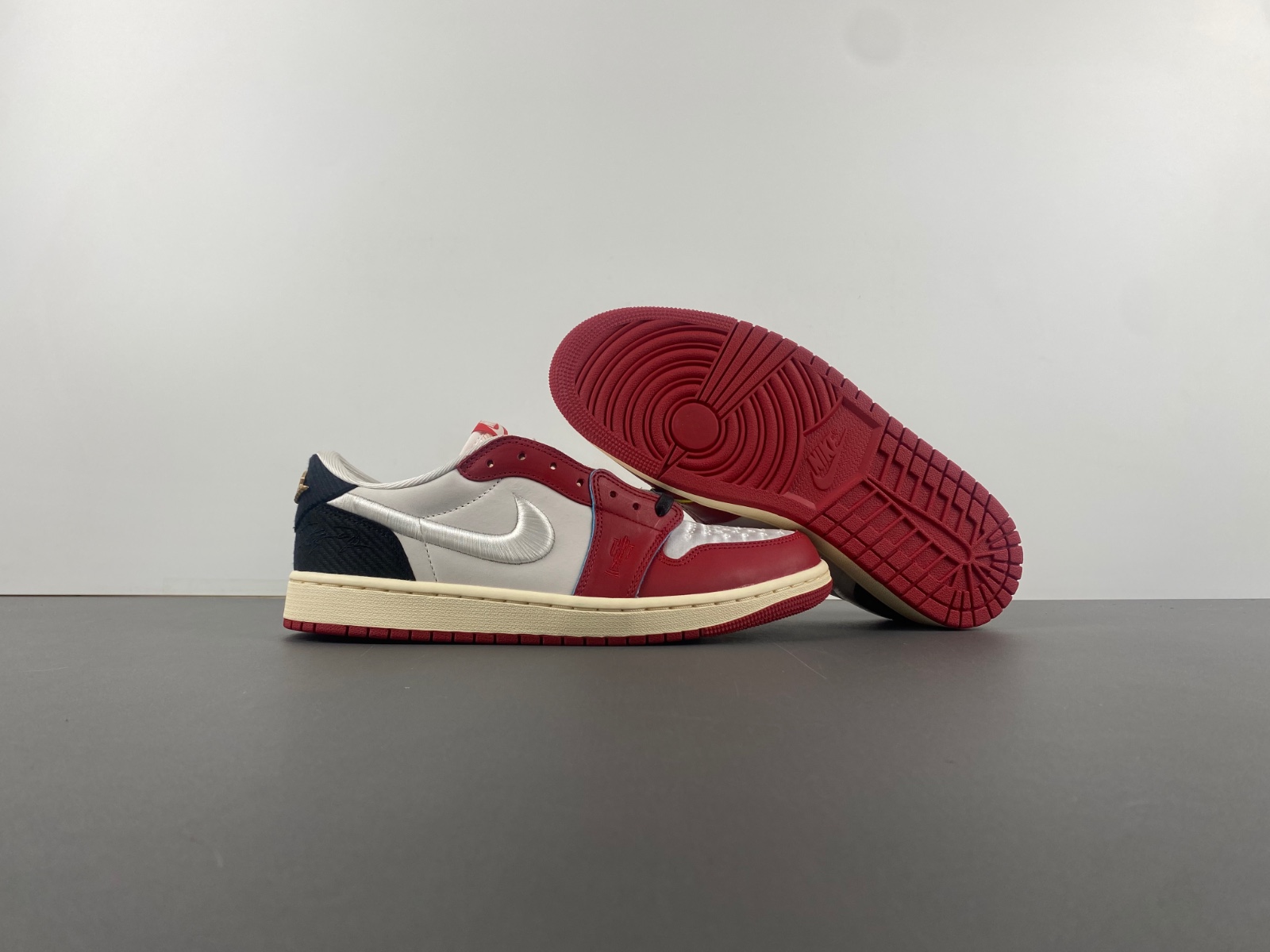 Trophy Room x Air Jordan 1 Low OG “Rookie Card: Home”   HV6157-100