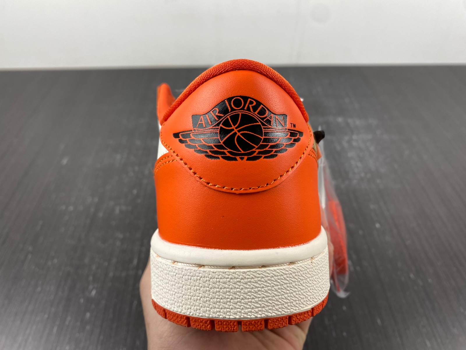 OFF-WHITE x Air Jordan 1 customize
