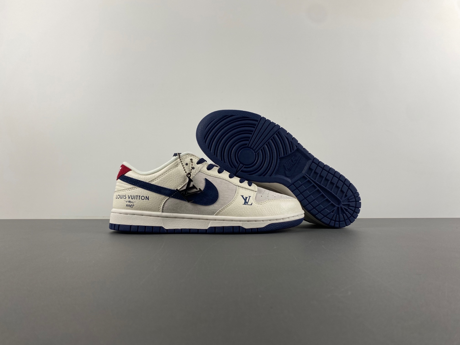 Nike SB Dunk Low    FC1688-134
