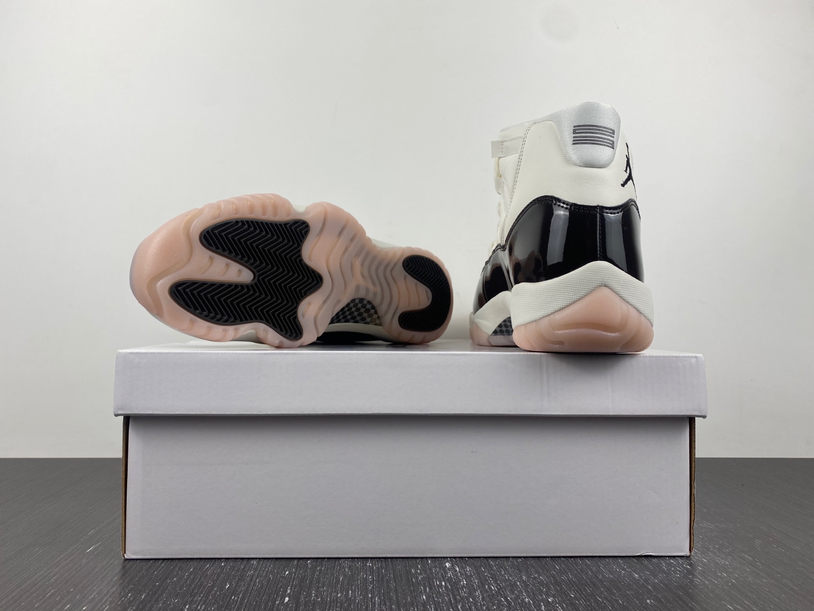 Air Jordan 11 "Neapolitan" AR0715-101