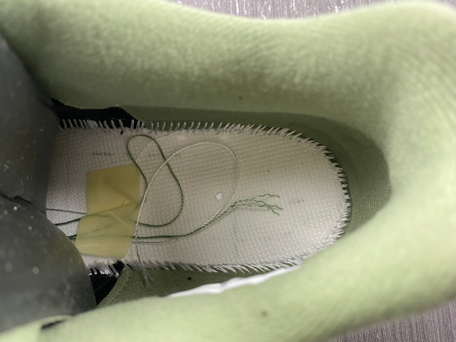 Air Jordan 4 WMNS "Oil Green" AQ9129-103