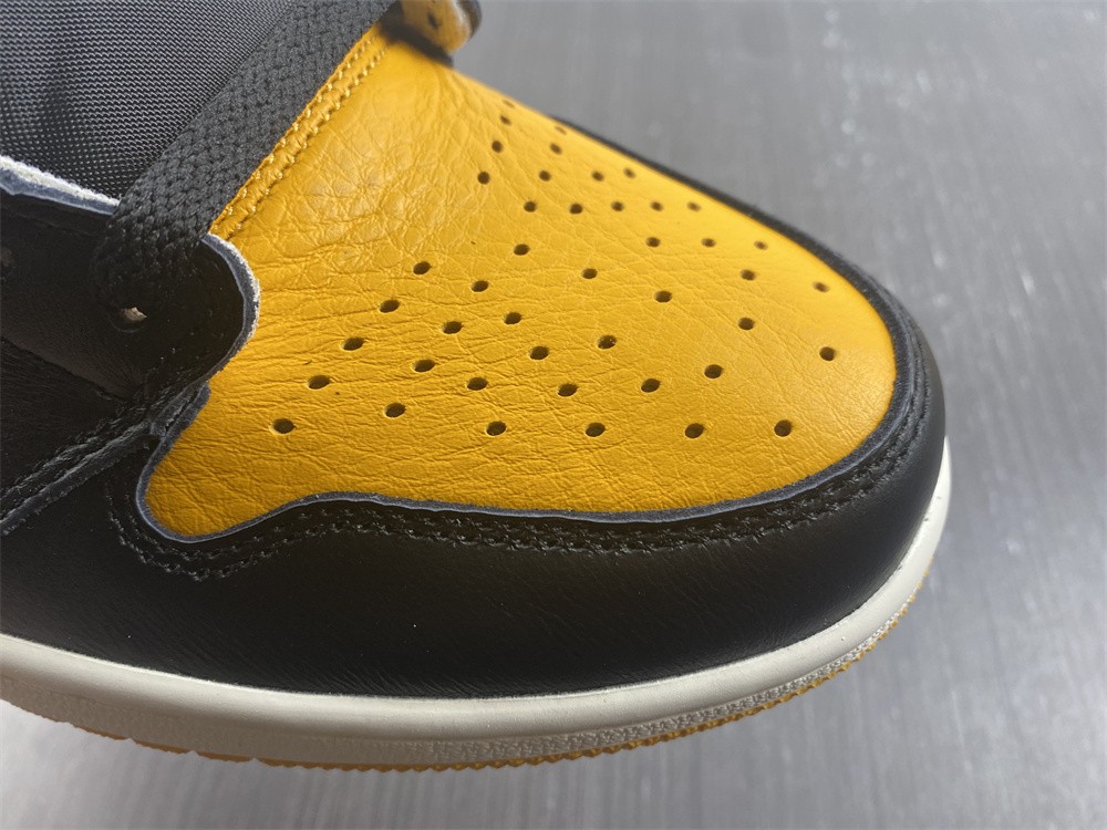 Air Jordan 1 High OG "Yellow Toe" 555088