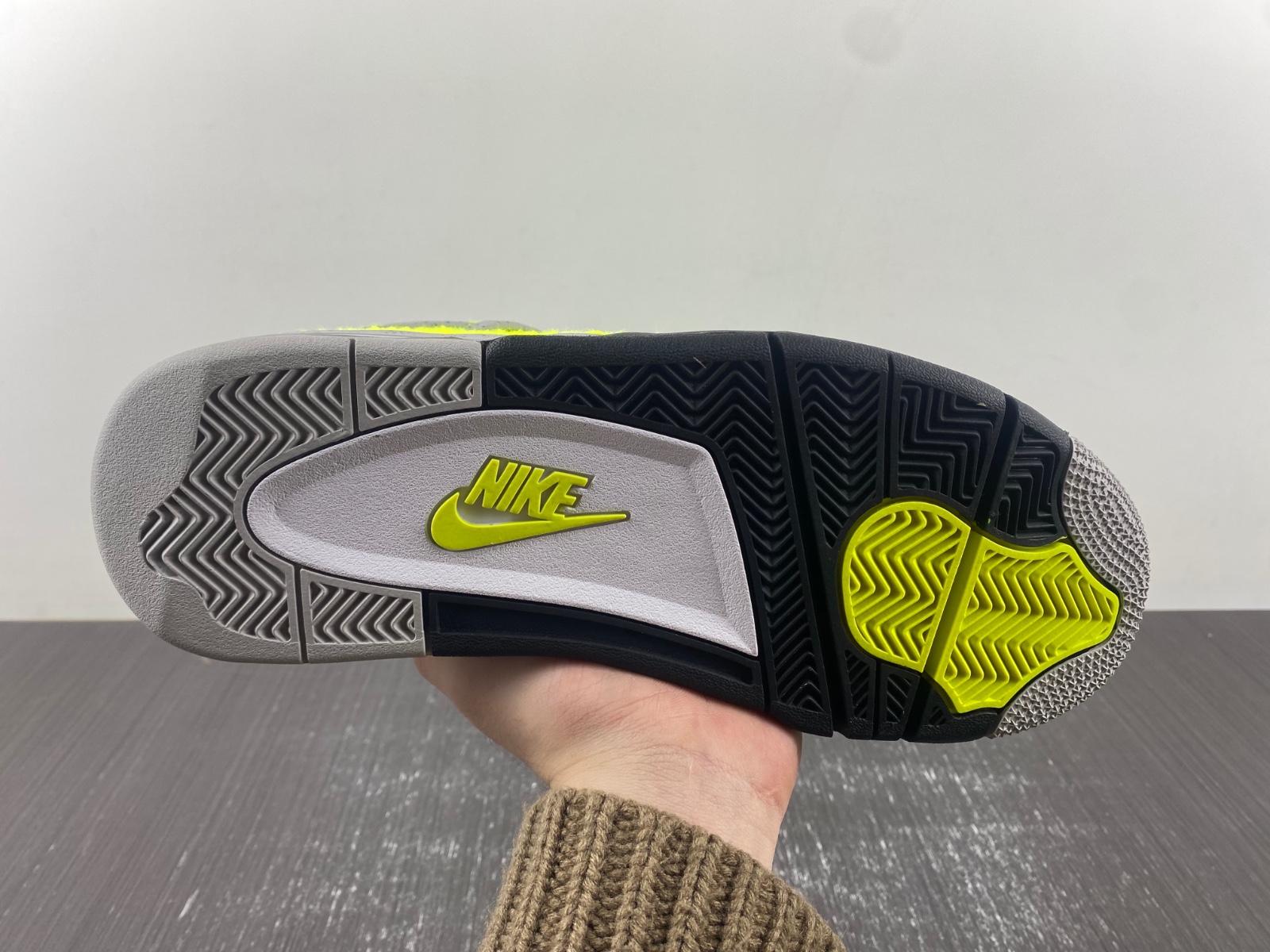 Air Jordan4 tennis ball