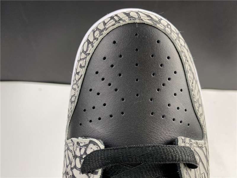 Supre* x Nike SB Dunk Low Pro