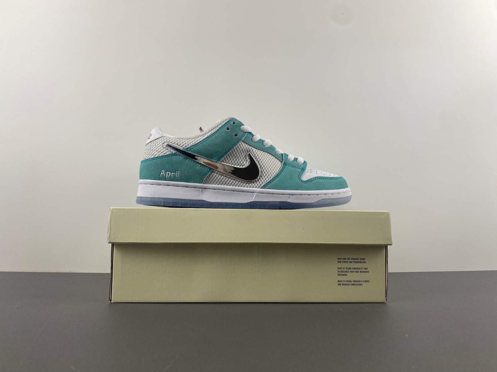 Nike SB Dunk Low April Skateboards FD2562-400