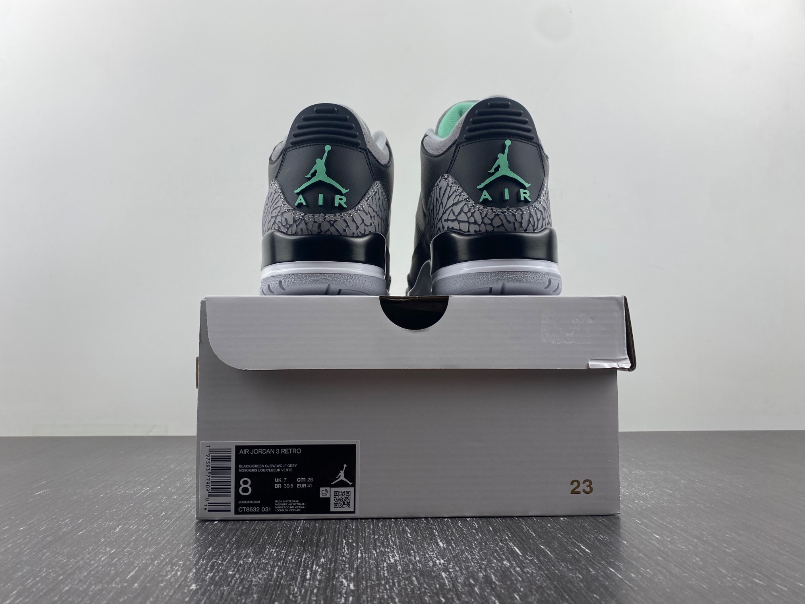 Air Jordan 3 "Black/Green Glow" CT8532-031