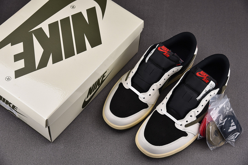 Travis Scott x Air Jordan 1 Low OG