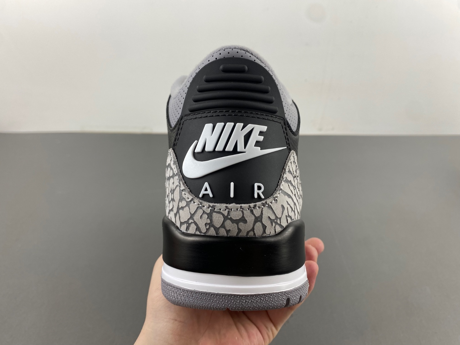 Air Jordan 3 OG “Black Cement” SKU:DN3707-010