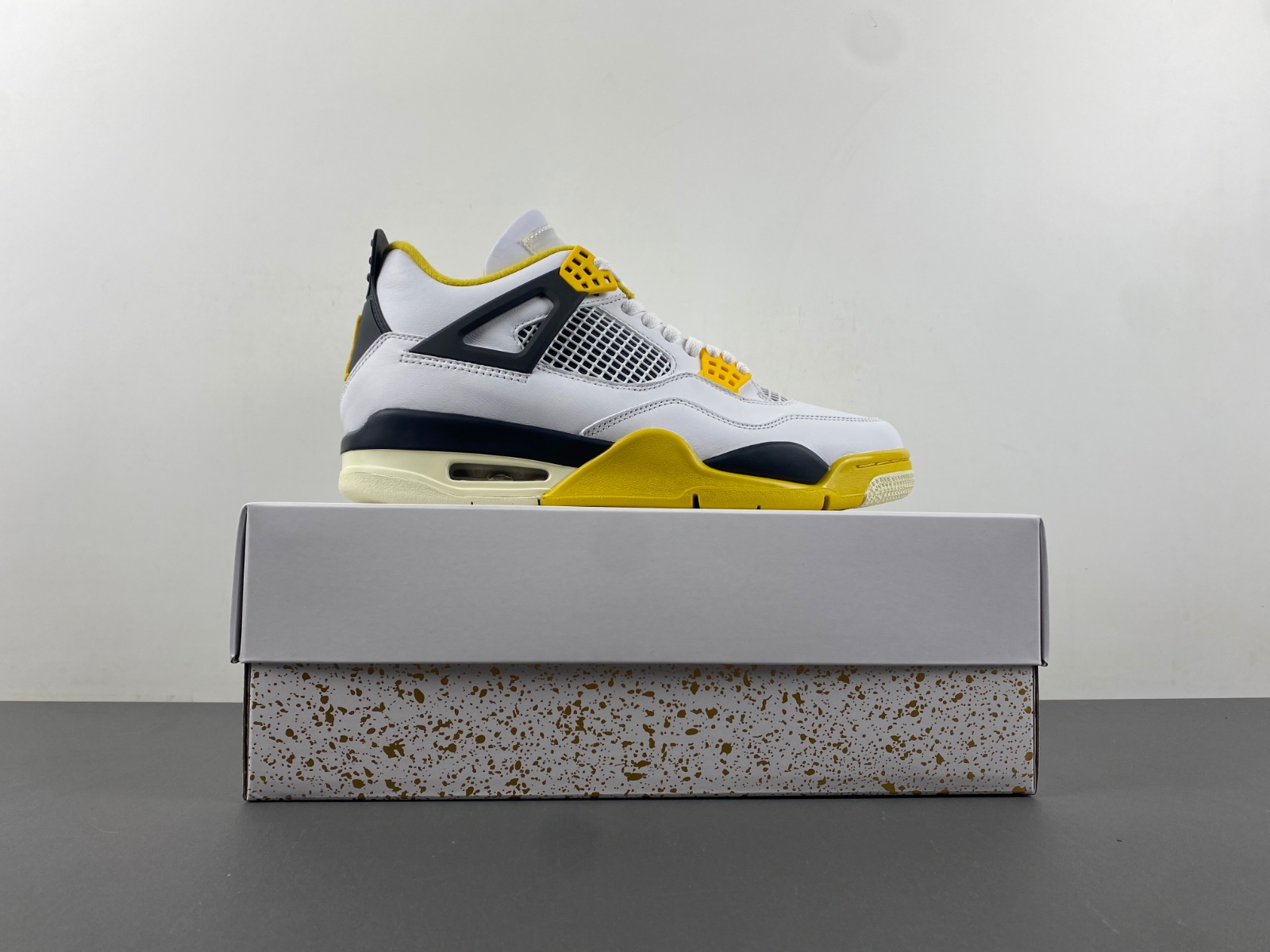 Air Jordan 4 "Vivid Sulfur" AQ9129-101