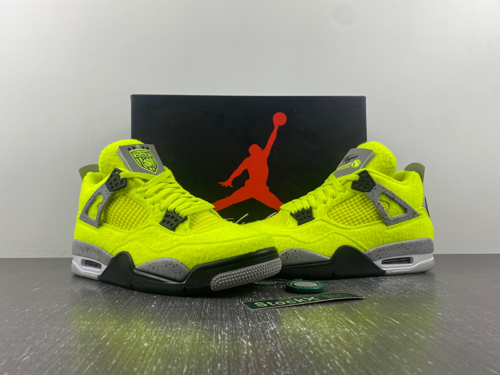 Air Jordan4 tennis ball