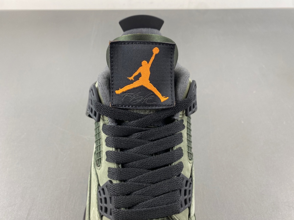 UNDEFEATED x Air Jordan 4 OG IB1519-200