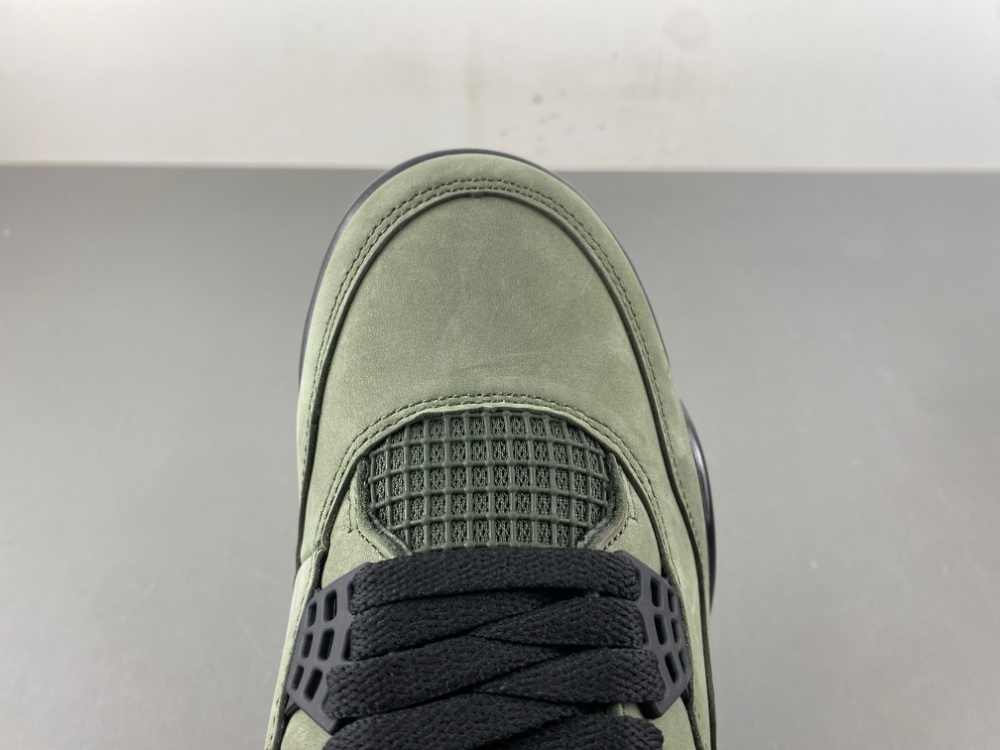 UNDEFEATED x Air Jordan 4 OG IB1519-200