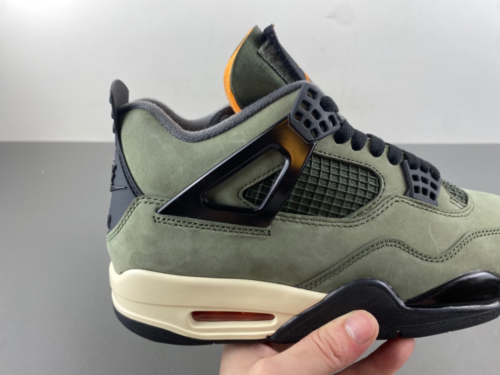 UNDEFEATED x Air Jordan 4 OG IB1519-200