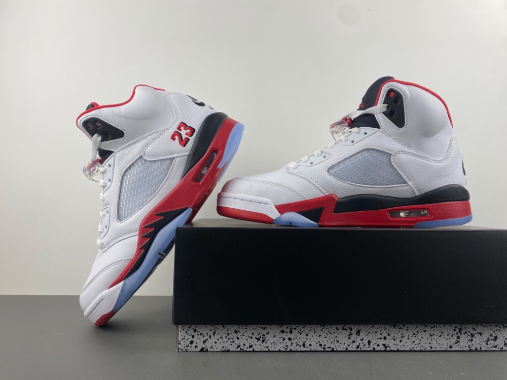 Air Jordan 5 “Fire Red Black Tongue”HQ7978-101