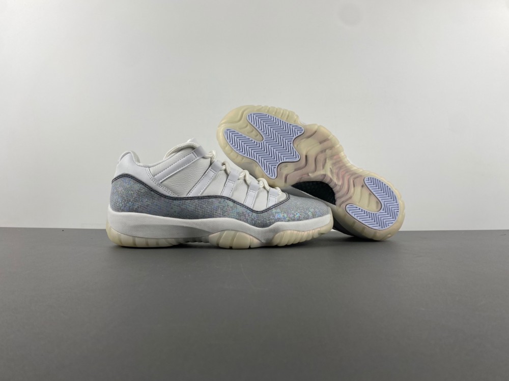 Air Jordan 11 Low 2025  HQ7000-001