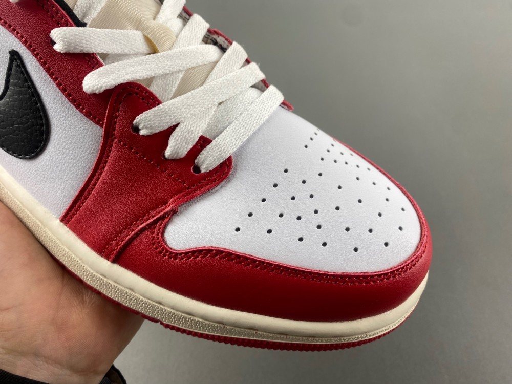 Air Jordan 1 Low OG “Chicago”