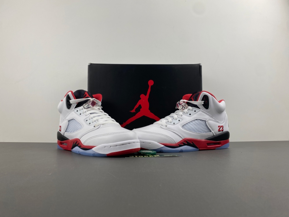 Air Jordan 5 “Fire Red Black Tongue”GS HQ7980-101
