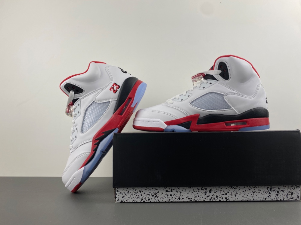 Air Jordan 5 “Fire Red Black Tongue”GS HQ7980-101