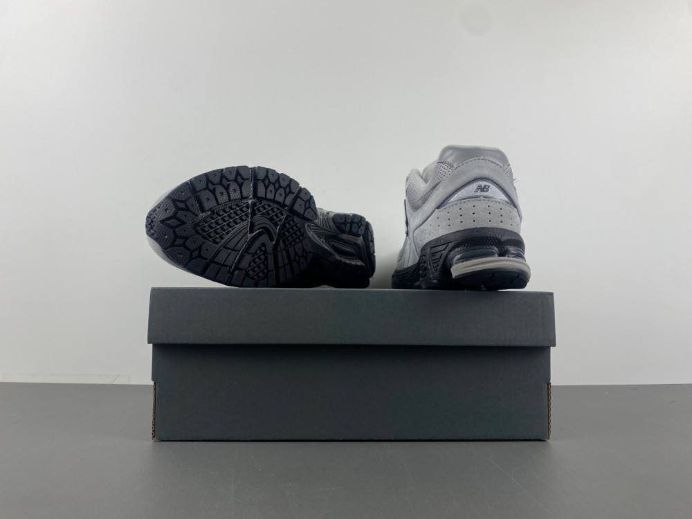 new balance NB M2002RC1