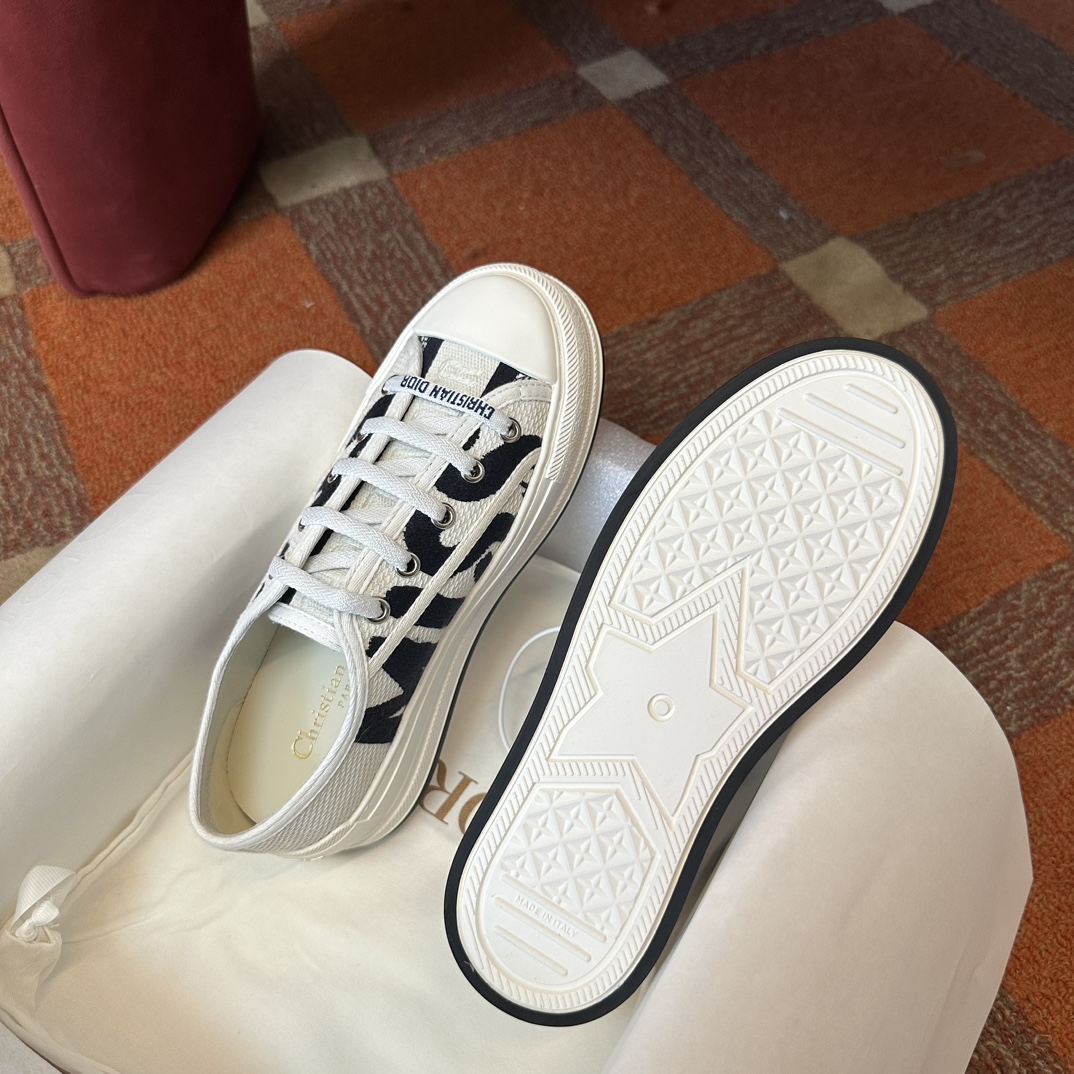 DIOR SNEAKER