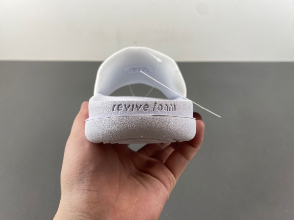 Nike Kobe Offcourt Slides IF2870-100