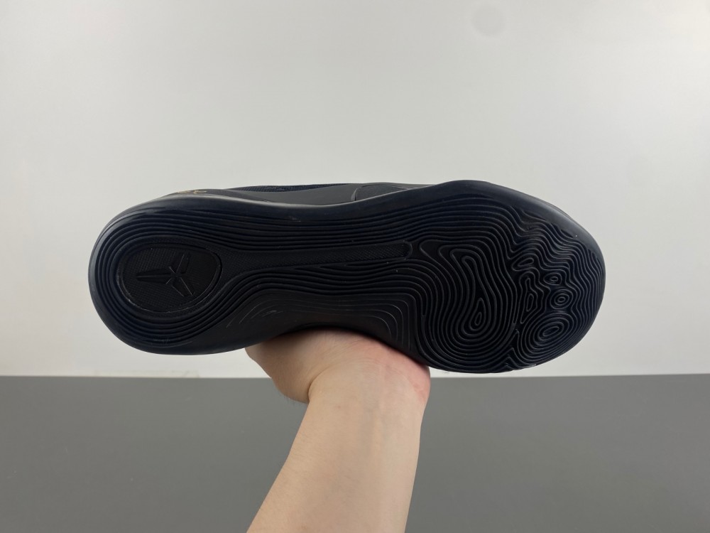 Nike Kobe 9 EM Low  646701-701