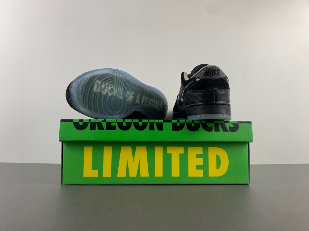Division Street x Nike Dunk Low Lux “Oregon Black”HV1470-001