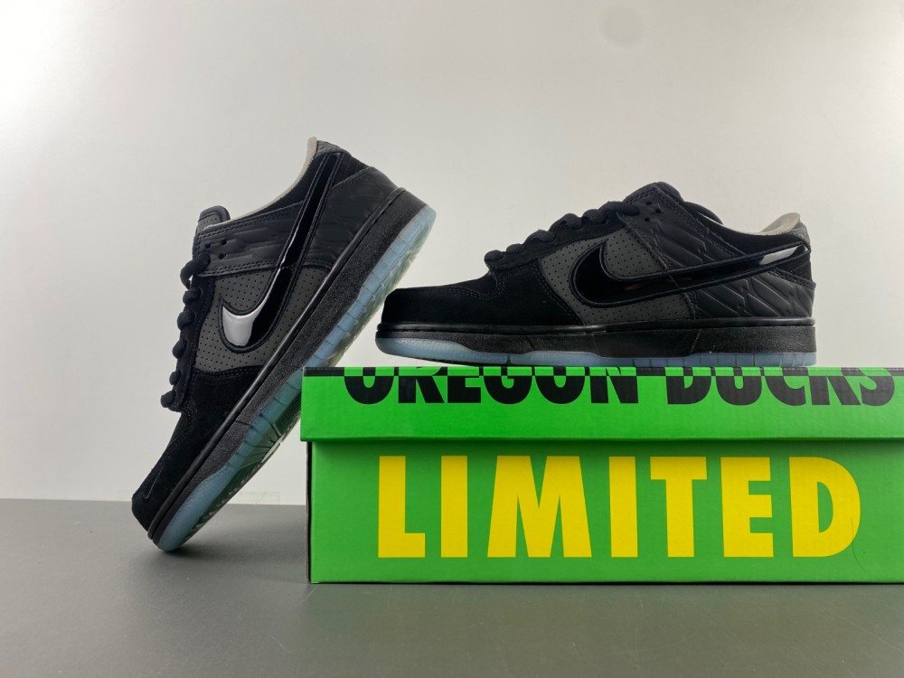 Division Street x Nike Dunk Low Lux “Oregon Black”HV1470-001