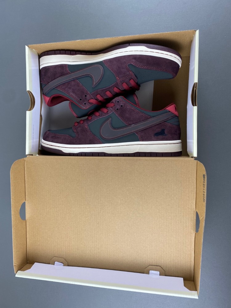 Riot Skateshop x Nike SB Dunk Low 2025