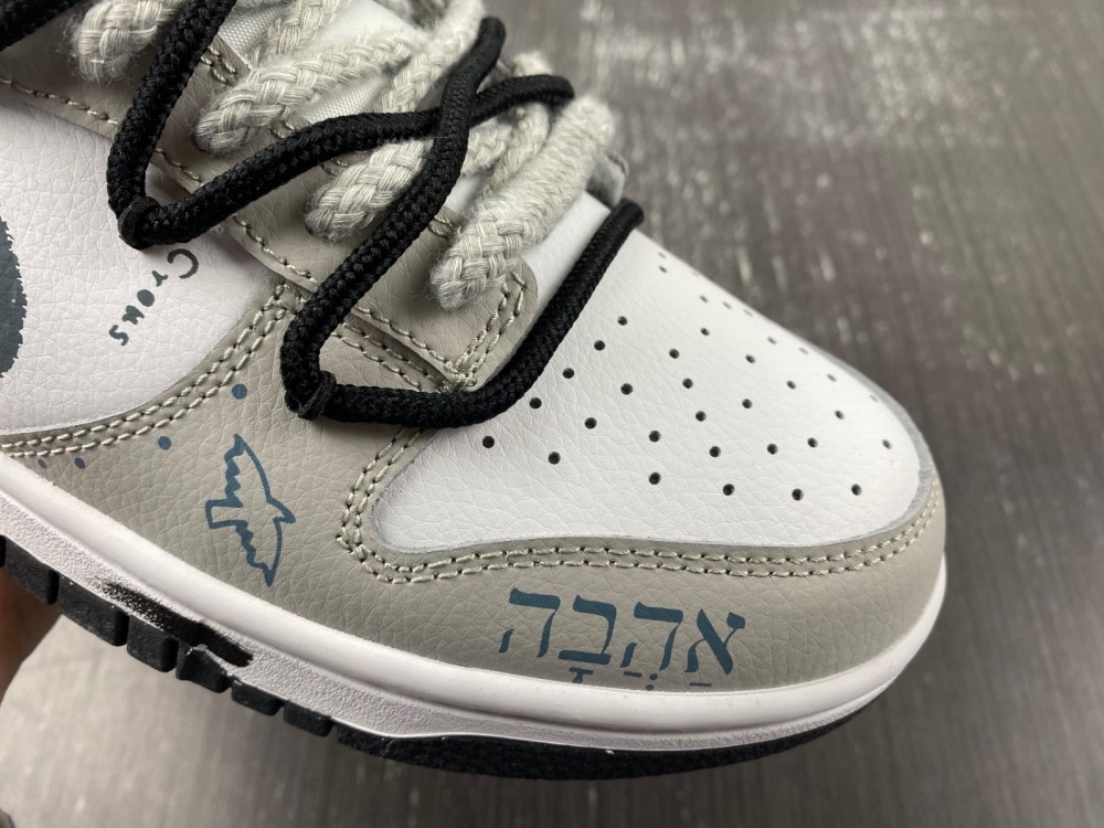 Nike SB Dunk Low FD0661-100