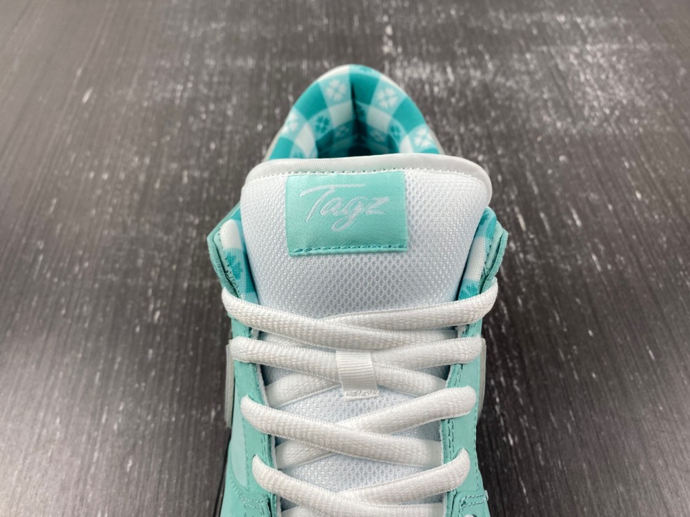 Nike SB Dunk Low BV1310-402