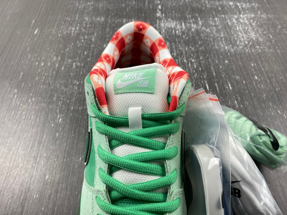 Concepts x Nike SB Dunk Low BV1310-303