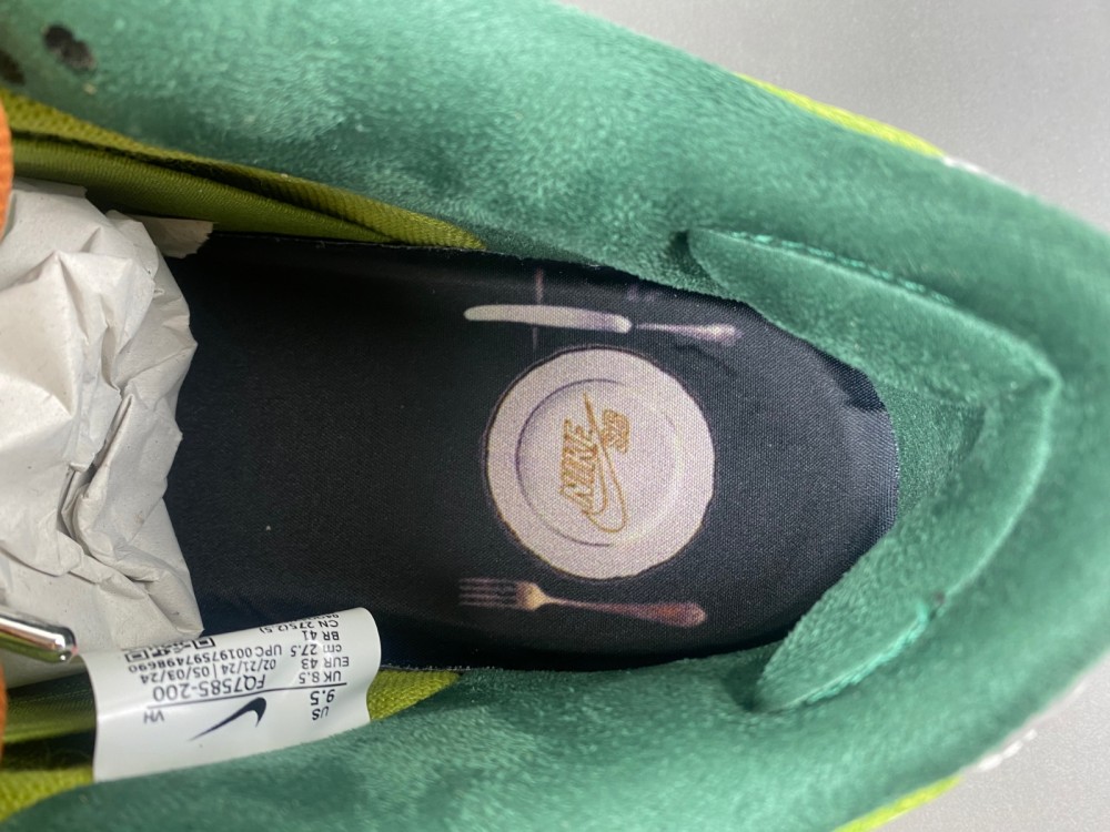 Nike SB Dunk Low “Escargot”FQ7585-200