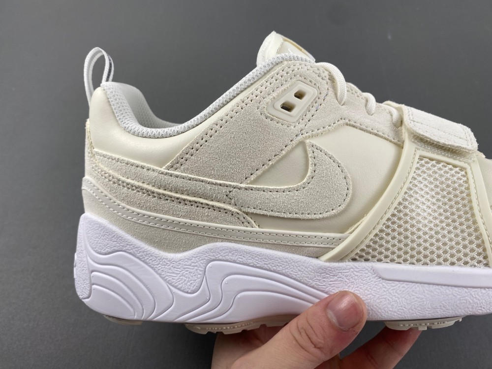 Travis Scott x Nike Zoom Field HQ3061-100