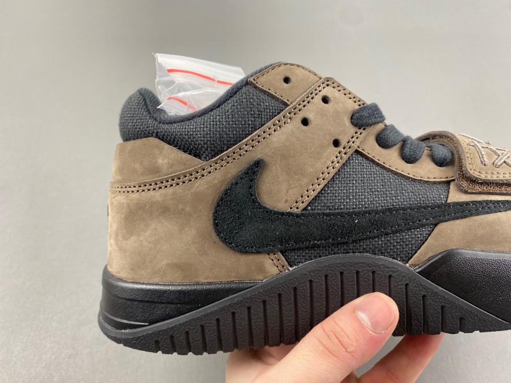 Travis Scott x Air Jordan 1 Low DZ4137-701