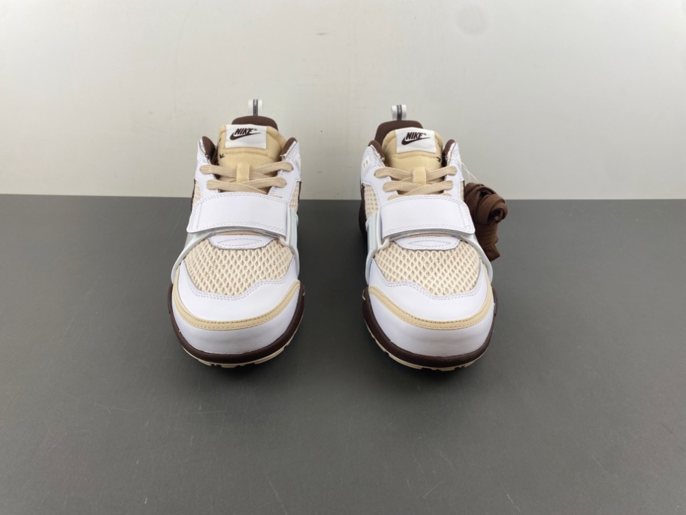 Travis Scott x Nike Zoom HQ3073-100