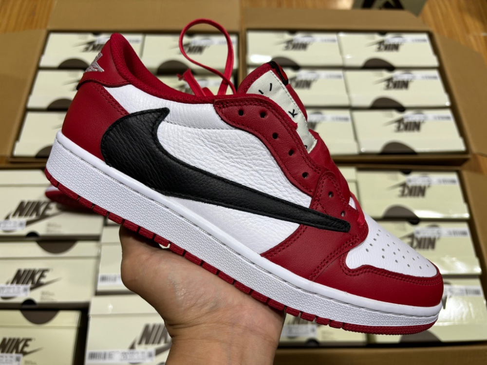 Travis Scott x Air Jordan 1 Low DM7866-101