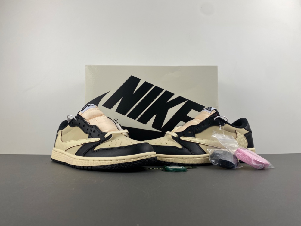 Travis Scott x Air Jordan 1 Low DM7866-201