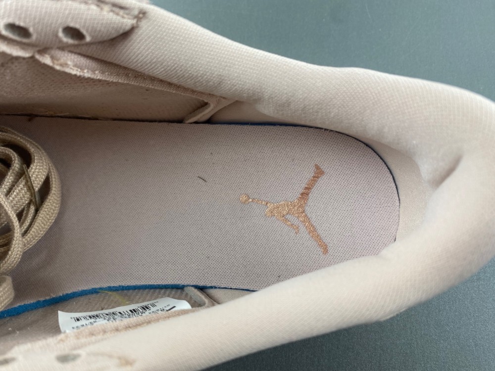 Travis Scott x Air Jordan 1 AO1935-204