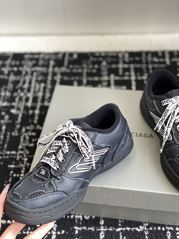 Balenciaga Hamptons Worn-Out Sneaker