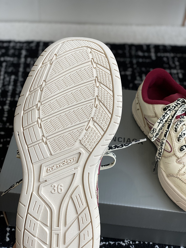 Balenciaga Hamptons Worn-Out Sneaker