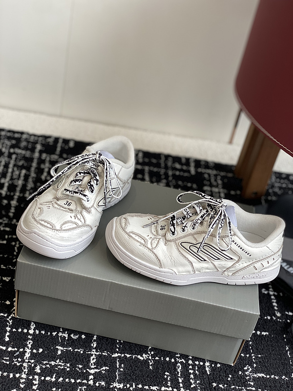Balenciaga Hamptons Worn-Out Sneaker