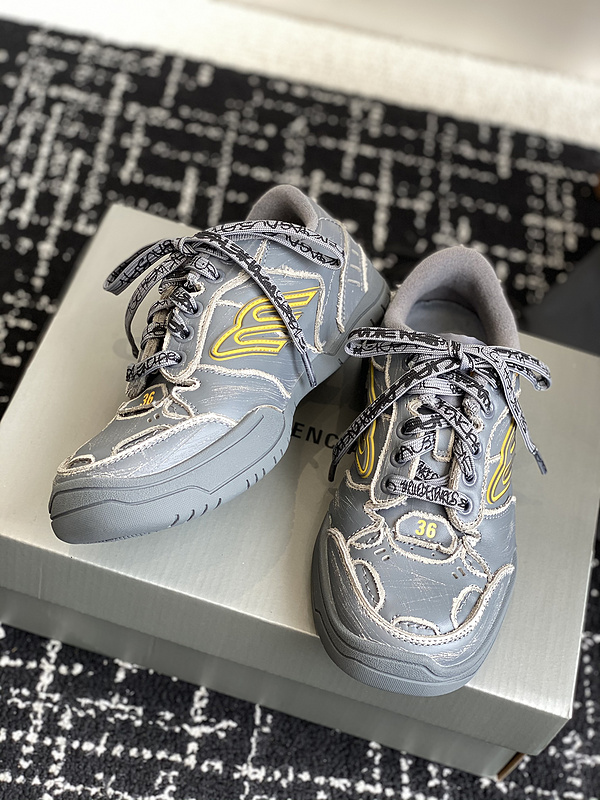 Balenciaga Hamptons Worn-Out Sneaker